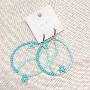 FREE PEOPLE Among the wildflowers Yin and Yang light blue / blue hoop earrings